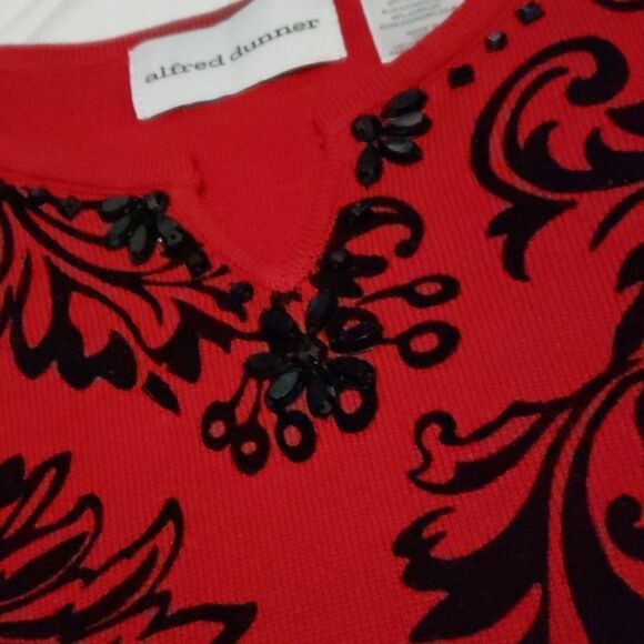 New beautiful black and red sweater - Picture 2 of 2